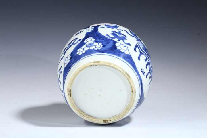 古玩陶瓷清康熙·青花冰梅開(kāi)窗博古紋罐拍賣(mài)，當(dāng)前價(jià)格8016元