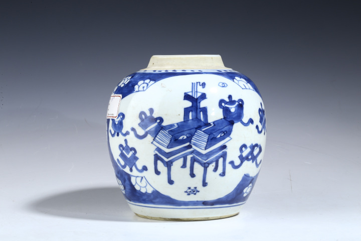 古玩陶瓷清康熙·青花冰梅開(kāi)窗博古紋罐拍賣(mài)，當(dāng)前價(jià)格8016元