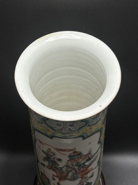 古玩陶瓷晚清·黃地粉彩開窗五彩“出將入相”人物故事紋花觚箭筒拍賣，當前價格6200元