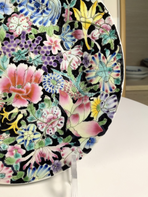 古玩陶瓷民國 極品墨地粉彩百花不落地紋折沿盤拍賣，當前價格1500元