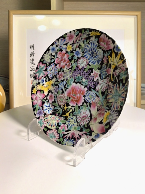 古玩陶瓷民國 極品墨地粉彩百花不落地紋折沿盤拍賣，當前價格1500元