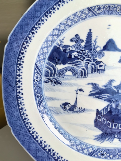 古玩陶瓷清乾隆 極品青花山水人物紋八方盤拍賣，當前價格550元