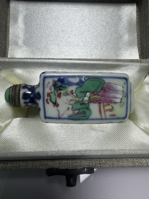 古玩陶瓷青花加彩人物紋鼻煙壺拍賣，當前價格2600元