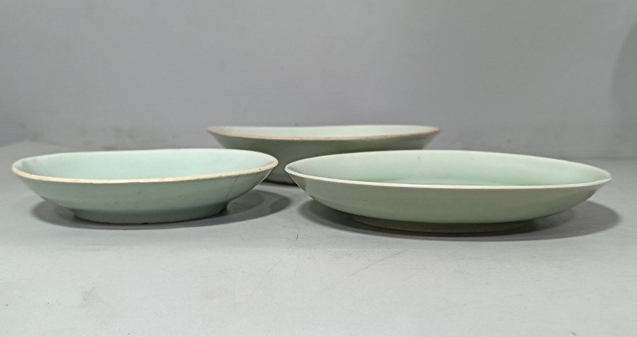 古玩陶瓷精美清中期豆青釉盤三件拍賣，當前價格128元