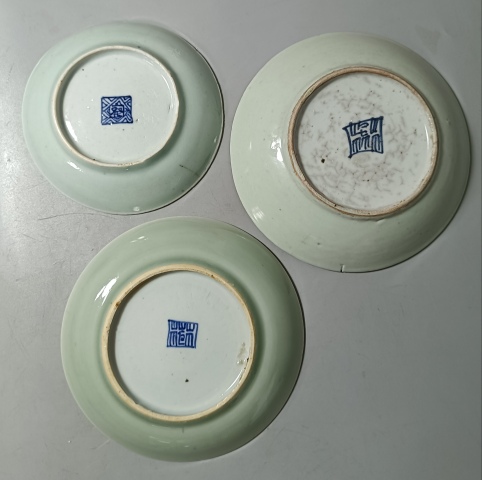 古玩陶瓷精美清中期豆青釉盤三件拍賣，當前價格128元