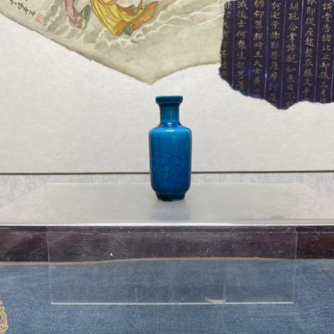 古玩陶瓷民國孔雀藍釉刻花棒槌瓶拍賣，當前價格1800元