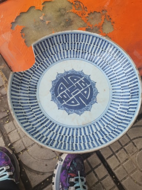 古玩陶瓷清代早期。精品雍正早期。青花百壽紋盤沒有中線。就缺一點。拍賣,當(dāng)前價格655元