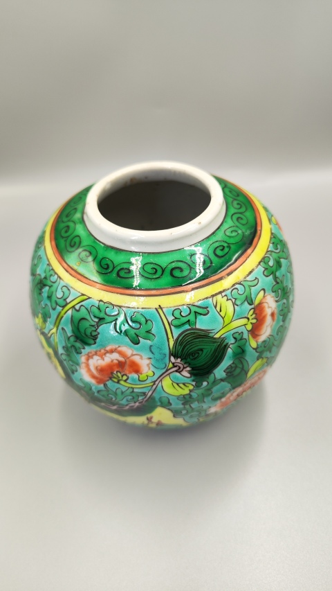 古玩陶瓷晚清綠地五彩花卉獅子紋罐拍賣，當前價格2300元