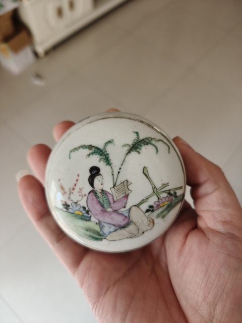 古玩陶瓷粉彩仕女人物粉盒拍賣,當前價格880元