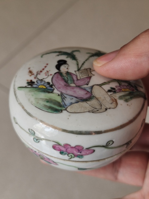 古玩陶瓷粉彩仕女人物粉盒拍賣,當前價格880元