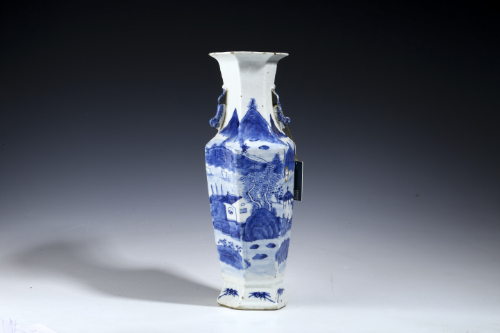 域鉴古玩】清中晚·青花渔樵耕读诗文兽耳六方瓶鉴定结果_清中晚