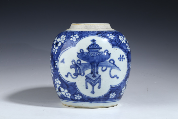 古玩陶瓷清康熙·青花冰梅開窗博古紋罐
拍賣,當(dāng)前價(jià)格0元