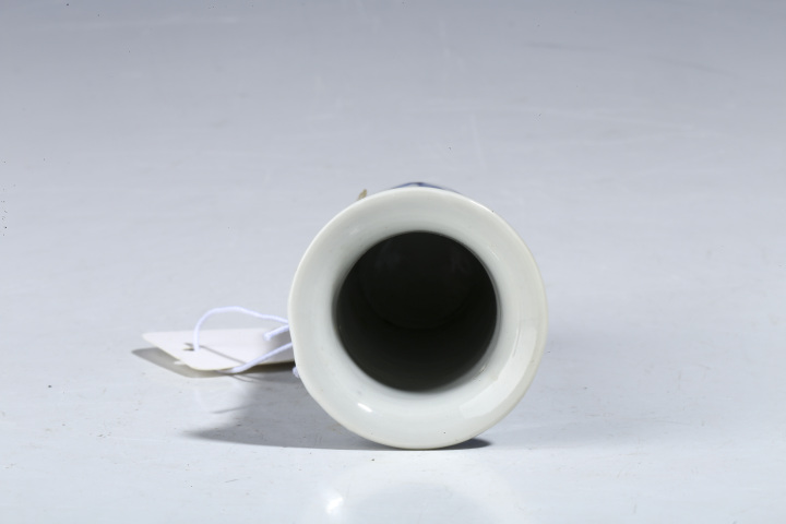 古玩陶瓷晚清·青花穿花龍紋小花觚拍賣,當前價格2300元