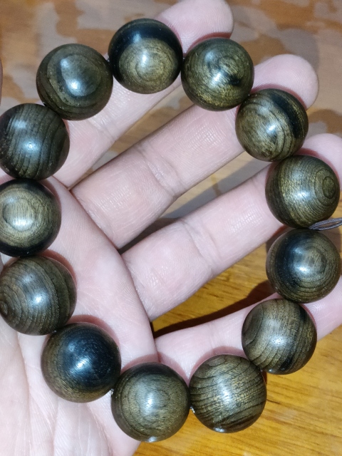 古玩雜項老料,金絲楠陰沉木手串拍賣,當前價格1900元