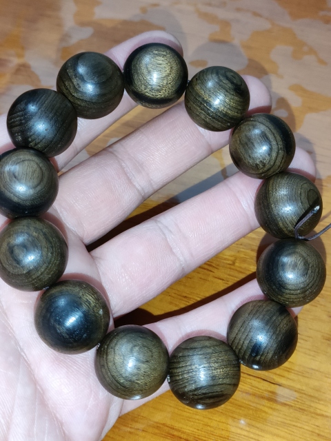 古玩雜項老料,金絲楠陰沉木手串拍賣,當前價格1900元