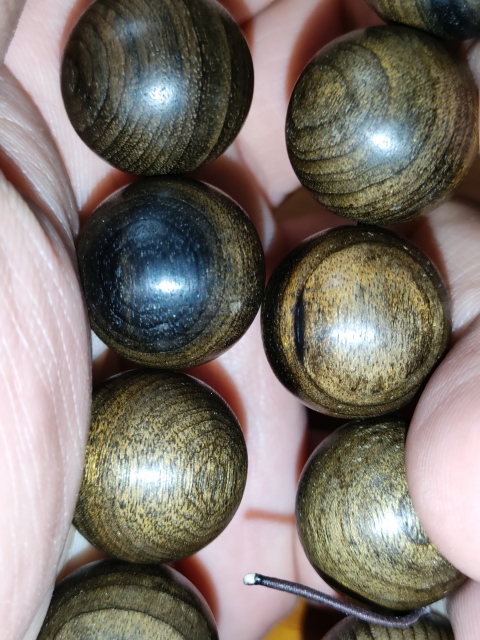 古玩雜項老料,金絲楠陰沉木手串拍賣,當前價格1900元