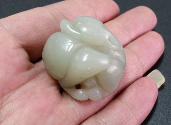 古玩玉器和田玉小擺件(恩愛)拍賣,當前價格680元