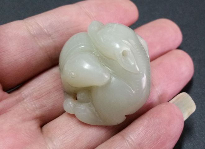 古玩玉器和田玉小擺件(恩愛)拍賣,當前價格680元
