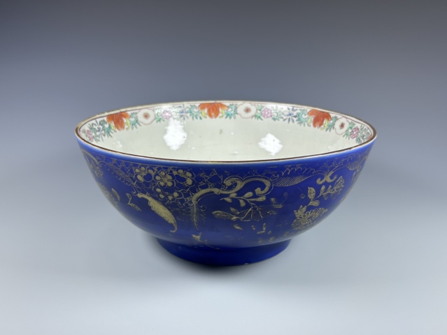清中期祭藍(lán)描金花卉大碗拍賣，當(dāng)前價(jià)格12000元