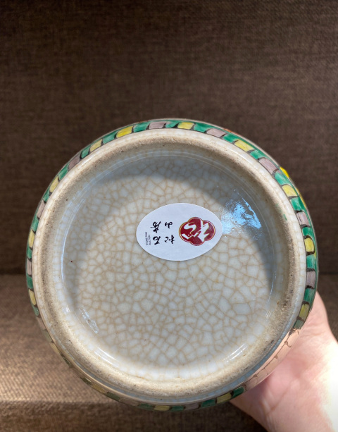 古玩陶瓷晚清民國哥釉五彩刀馬人物故事紋罐拍賣,當前價格888元