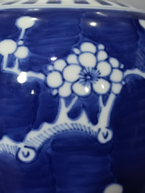古玩陶瓷青花留白冰梅紋罐拍賣,當前價格0元