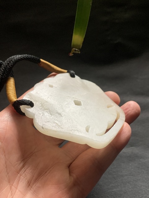 古玩玉器(放漏)清代官造和田玉雕“獸面紋”飾件拍賣,當前價格32000元