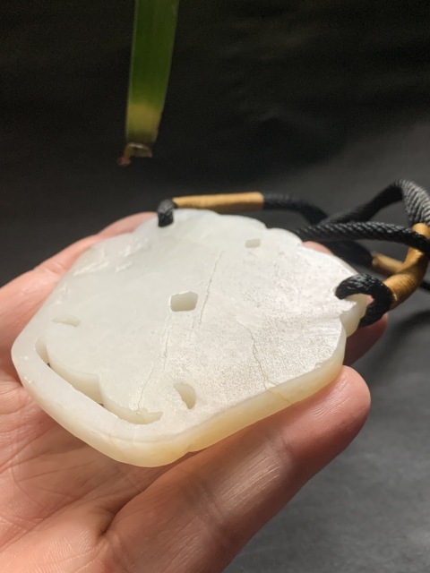 古玩玉器(放漏)清代官造和田玉雕“獸面紋”飾件拍賣,當前價格32000元