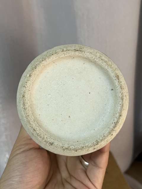 古玩陶瓷晚清珍珠地貼塑松鼠葡萄紋觀(guān)音瓶拍賣(mài),當(dāng)前價(jià)格688元
