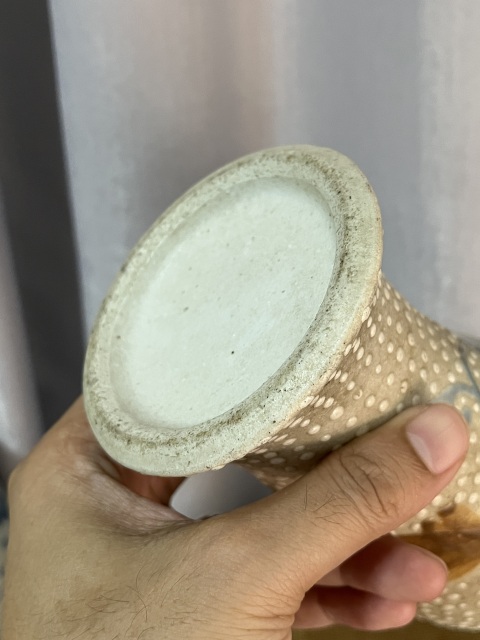 古玩陶瓷晚清珍珠地貼塑松鼠葡萄紋觀(guān)音瓶拍賣(mài),當(dāng)前價(jià)格688元