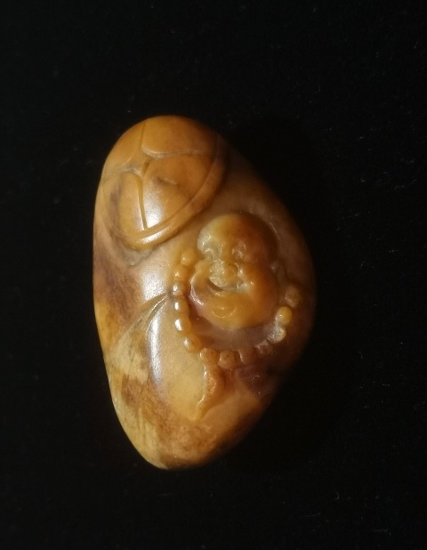 古玩玉器黃沁獨(dú)籽料雕玉彌勒拍賣,當(dāng)前價(jià)格699元