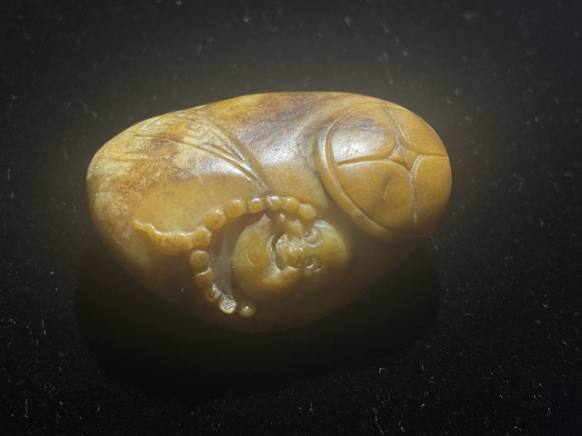 古玩玉器黃沁獨(dú)籽料雕玉彌勒拍賣,當(dāng)前價(jià)格699元