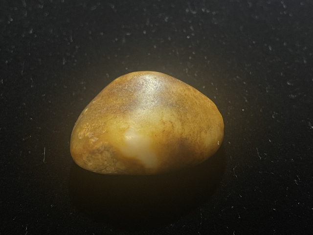 古玩玉器黃沁獨(dú)籽料雕玉彌勒拍賣,當(dāng)前價(jià)格699元