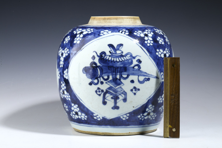 古玩陶瓷清康熙·青花冰梅開(kāi)窗博古紋罐
拍賣(mài),當(dāng)前價(jià)格0元