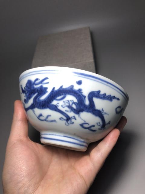 古玩陶瓷明嘉靖,青花趕珠雙龍紋碗拍賣,當前價格10000元