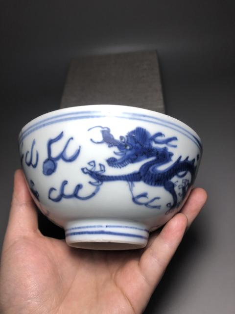 古玩陶瓷明嘉靖,青花趕珠雙龍紋碗拍賣,當前價格10000元