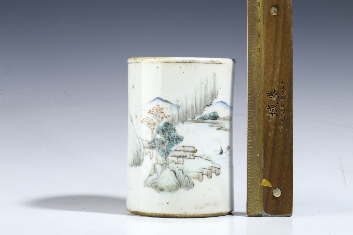古玩陶瓷民國·淺絳彩山水紋筆筒真品鑒賞圖