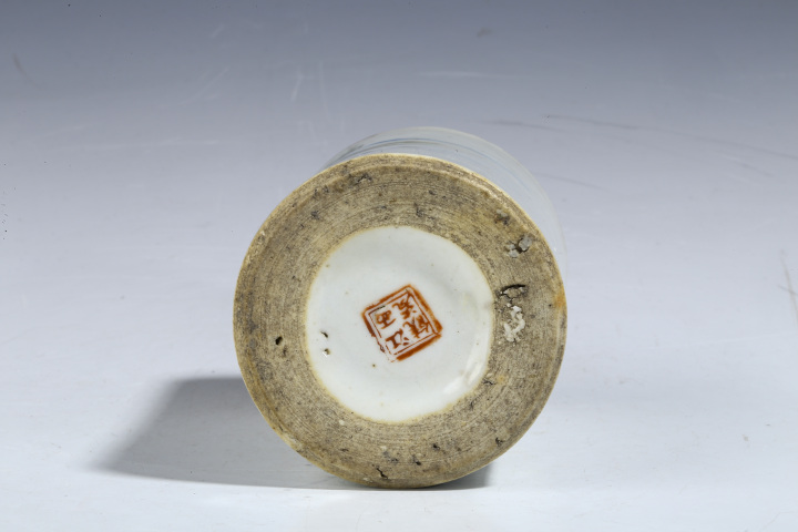 古玩陶瓷民國·淺絳彩山水紋筆筒真品鑒賞圖