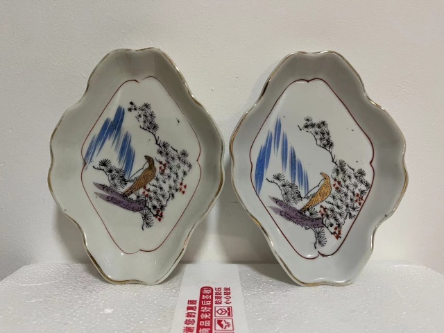 古玩陶瓷民國英雄獨立松鷹紋花口盤拍賣，當前價格388元