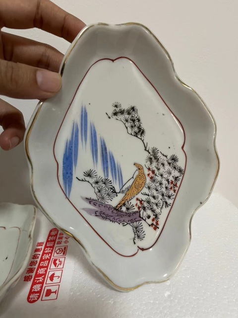 古玩陶瓷民國英雄獨立松鷹紋花口盤拍賣，當前價格388元