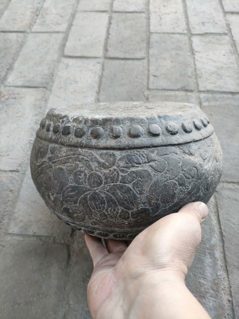 古玩雜項清代青石浮雕石鼓拍賣,當前價格2500元