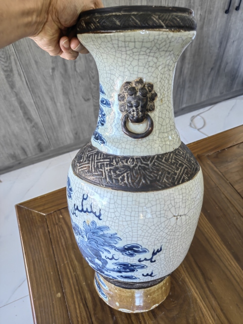 古玩陶瓷道光時期哥釉地鐵銹釉青花獅紋瓶拍賣,當前價格3600元