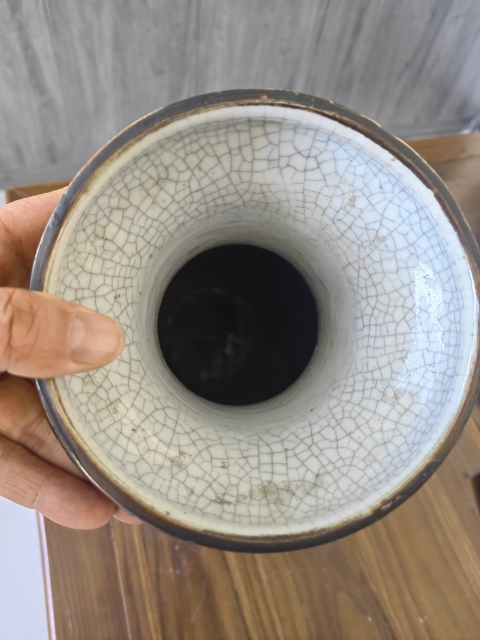 古玩陶瓷道光時期哥釉地鐵銹釉青花獅紋瓶拍賣,當前價格3600元