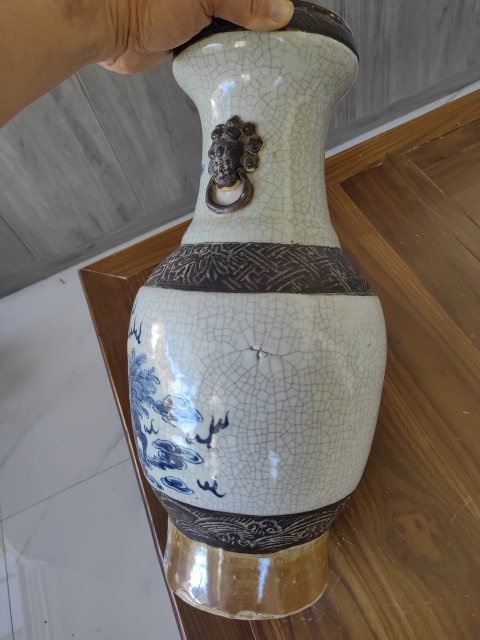 古玩陶瓷道光時期哥釉地鐵銹釉青花獅紋瓶拍賣,當前價格3600元