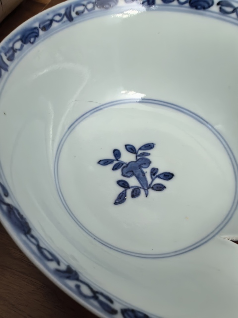古玩陶瓷清中期青花纏枝花卉紋碗拍賣,當前價格1000元