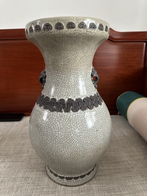 古玩陶瓷雍乾哥釉盤口瓶拍賣，當(dāng)前價(jià)格22000元