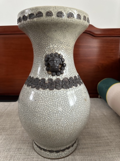 古玩陶瓷雍乾哥釉盤口瓶拍賣，當(dāng)前價(jià)格22000元