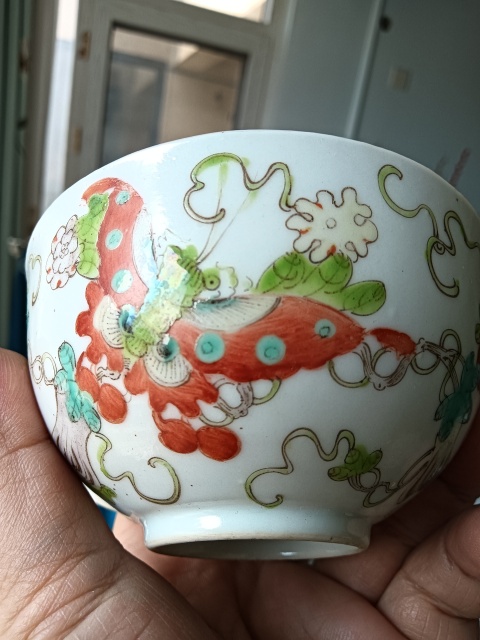 古玩陶瓷粉彩蝴蝶花卉紋手把杯拍賣，當前價格499元