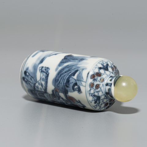 中国骨董　清中期　青花釉裏紅　人物　鼻煙壺　翡翠蓋　骨杓 青花山水圖鼻煙壺,青花釉裏紅人物圖鼻煙壺,粉彩嬰戲圖鼻煙壺三件