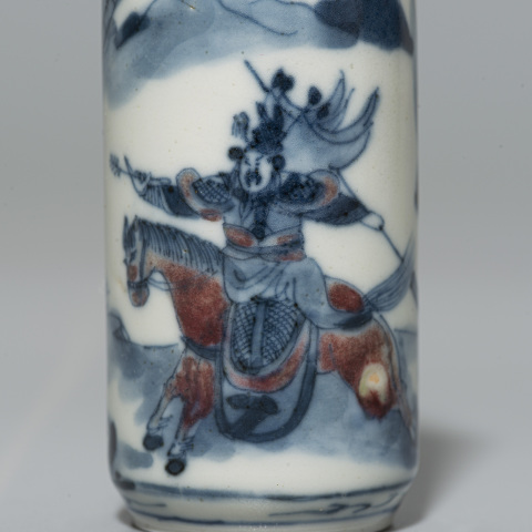 中国骨董　清中期　青花釉裏紅　人物　鼻煙壺　翡翠蓋　骨杓 青花山水圖鼻煙壺,青花釉裏紅人物圖鼻煙壺,粉彩嬰戲圖鼻煙壺三件