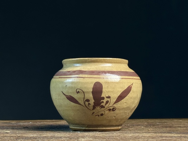 古玩陶瓷明代?黃釉花卉紋罐拍賣，當前價格2200元